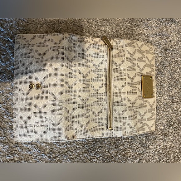 Michael Kors large wallet - Picture 3 of 3